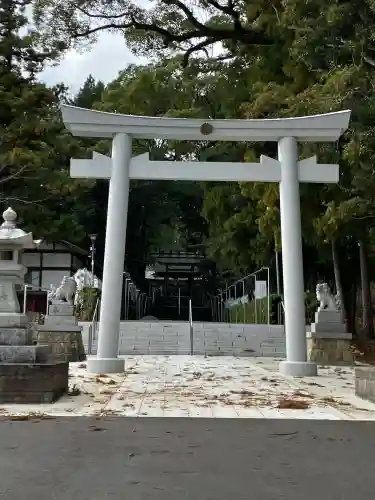 井伊谷宮の{uncategorized: "未分類", other: "その他", undefined: "問題あり", building: "その他建物", grave: "お墓", sacred_gate: "鳥居", guardian: "狛犬", statue: "像", buddha: "仏像", history: "歴史", nature: "自然", garden: "庭園", animal: "動物", pagoda: "塔", temizu: "手水舎", mountain_gate: "山門・神門", sanctuary: "本殿・本堂", subordinate: "末社・摂社", art: "芸術", scenery: "景色", jizo: "地蔵", ema: "絵馬", goshuin: "御朱印", omikuji: "おみくじ", items: "授与品その他", amulet: "お守り", goshuincho: "御朱印帳", eats: "食事", festival: "お祭り", votive_dance: "神楽", shichigosan: "七五三参", wedding: "結婚式", experience: "体験その他", initially: "初詣", around: "周辺", anti_infection: "感染症対策"}