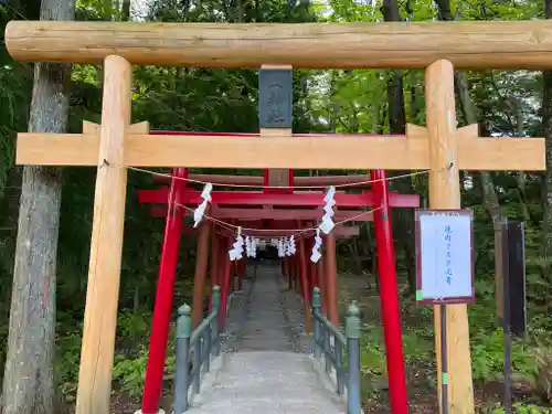 新屋山神社の鳥居