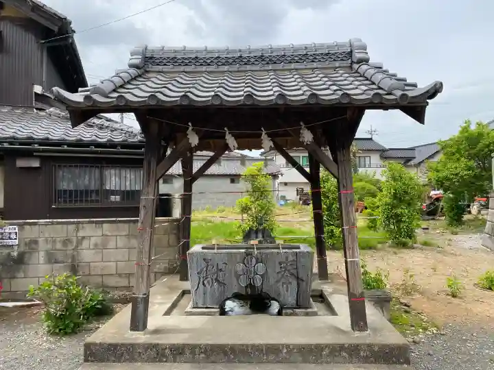 高鳥天満宮の{uncategorized: "未分類", other: "その他", undefined: "問題あり", building: "その他建物", grave: "お墓", sacred_gate: "鳥居", guardian: "狛犬", statue: "像", buddha: "仏像", history: "歴史", nature: "自然", garden: "庭園", animal: "動物", pagoda: "塔", temizu: "手水舎", mountain_gate: "山門・神門", sanctuary: "本殿・本堂", subordinate: "末社・摂社", art: "芸術", scenery: "景色", jizo: "地蔵", ema: "絵馬", goshuin: "御朱印", omikuji: "おみくじ", items: "授与品その他", amulet: "お守り", goshuincho: "御朱印帳", eats: "食事", festival: "お祭り", votive_dance: "神楽", shichigosan: "七五三参", wedding: "結婚式", experience: "体験その他", initially: "初詣", around: "周辺", anti_infection: "感染症対策"}