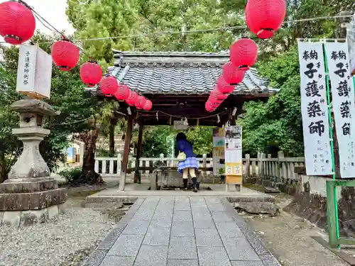 手力雄神社の手水