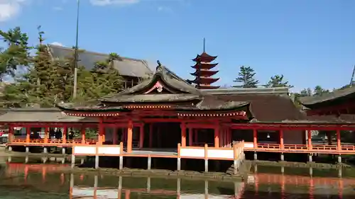 厳島神社の本殿