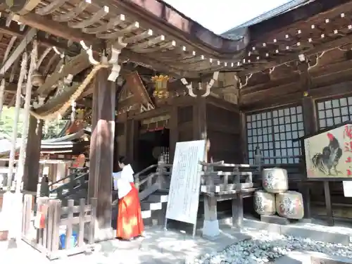 武田神社の本殿・本堂