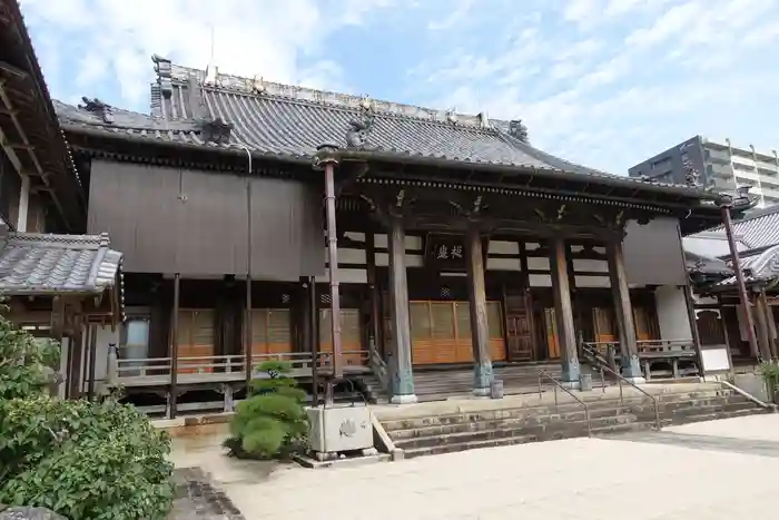 養泉寺の本殿