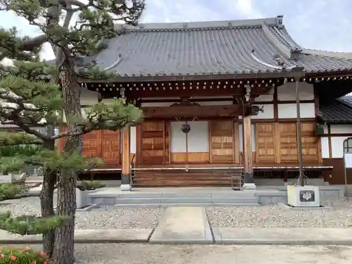 麟慶寺の本殿・本堂