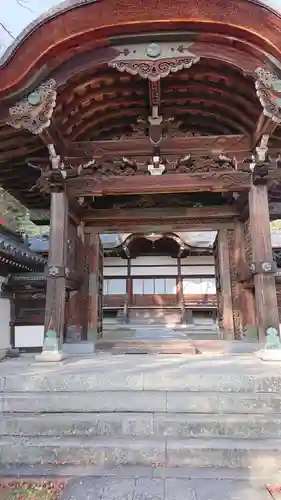 西教寺の山門