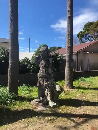 諏訪神社の像