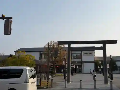 伊勢神宮外宮（豊受大神宮）の{uncategorized: "未分類", other: "その他", undefined: "問題あり", building: "その他建物", grave: "お墓", sacred_gate: "鳥居", guardian: "狛犬", statue: "像", buddha: "仏像", history: "歴史", nature: "自然", garden: "庭園", animal: "動物", pagoda: "塔", temizu: "手水舎", mountain_gate: "山門・神門", sanctuary: "本殿・本堂", subordinate: "末社・摂社", art: "芸術", scenery: "景色", jizo: "地蔵", ema: "絵馬", goshuin: "御朱印", omikuji: "おみくじ", items: "授与品その他", amulet: "お守り", goshuincho: "御朱印帳", eats: "食事", festival: "お祭り", votive_dance: "神楽", shichigosan: "七五三参", wedding: "結婚式", experience: "体験その他", initially: "初詣", around: "周辺", anti_infection: "感染症対策"}