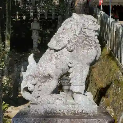 敢國神社の狛犬