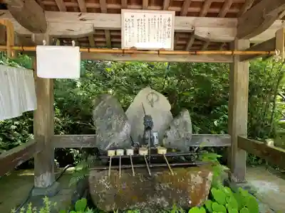 国宝　長寿寺の手水舎
