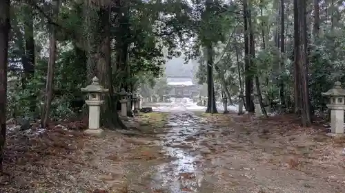 岡高神社の{uncategorized: "未分類", other: "その他", undefined: "問題あり", building: "その他建物", grave: "お墓", sacred_gate: "鳥居", guardian: "狛犬", statue: "像", buddha: "仏像", history: "歴史", nature: "自然", garden: "庭園", animal: "動物", pagoda: "塔", temizu: "手水舎", mountain_gate: "山門・神門", sanctuary: "本殿・本堂", subordinate: "末社・摂社", art: "芸術", scenery: "景色", jizo: "地蔵", ema: "絵馬", goshuin: "御朱印", omikuji: "おみくじ", items: "授与品その他", amulet: "お守り", goshuincho: "御朱印帳", eats: "食事", festival: "お祭り", votive_dance: "神楽", shichigosan: "七五三参", wedding: "結婚式", experience: "体験その他", initially: "初詣", around: "周辺", anti_infection: "感染症対策"}