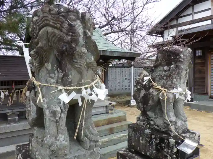 四所神社の狛犬