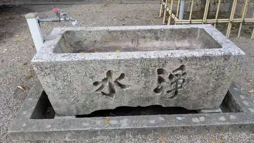 高岡市護国神社の手水舎