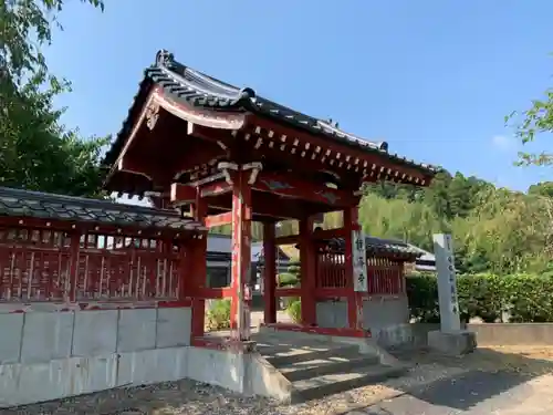 鏡済寺の山門