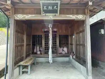地蔵堂 (稗谷大願王)の{uncategorized: "未分類", other: "その他", undefined: "問題あり", building: "その他建物", grave: "お墓", sacred_gate: "鳥居", guardian: "狛犬", statue: "像", buddha: "仏像", history: "歴史", nature: "自然", garden: "庭園", animal: "動物", pagoda: "塔", temizu: "手水舎", mountain_gate: "山門・神門", sanctuary: "本殿・本堂", subordinate: "末社・摂社", art: "芸術", scenery: "景色", jizo: "地蔵", ema: "絵馬", goshuin: "御朱印", omikuji: "おみくじ", items: "授与品その他", amulet: "お守り", goshuincho: "御朱印帳", eats: "食事", festival: "お祭り", votive_dance: "神楽", shichigosan: "七五三参", wedding: "結婚式", experience: "体験その他", initially: "初詣", around: "周辺", anti_infection: "感染症対策"}