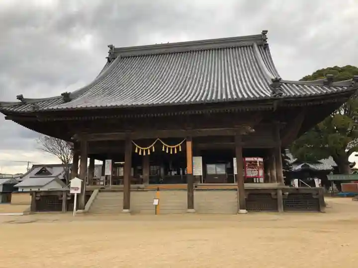 西大寺の本殿・本堂