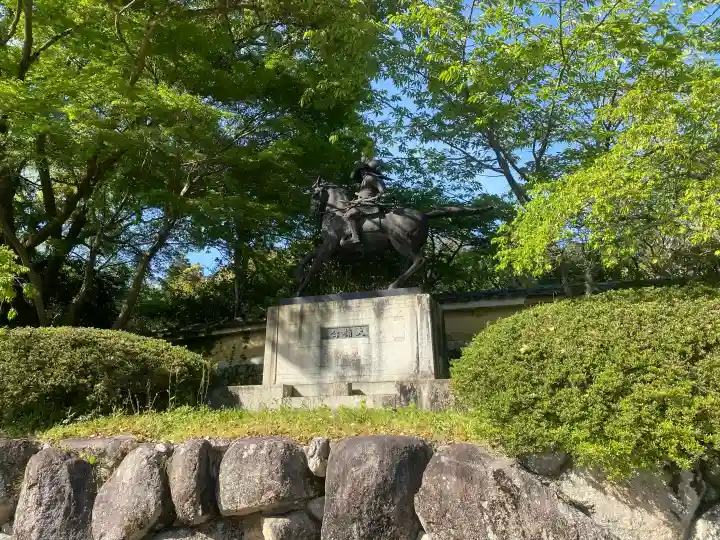 観心寺の{uncategorized: "未分類", other: "その他", undefined: "問題あり", building: "その他建物", grave: "お墓", sacred_gate: "鳥居", guardian: "狛犬", statue: "像", buddha: "仏像", history: "歴史", nature: "自然", garden: "庭園", animal: "動物", pagoda: "塔", temizu: "手水舎", mountain_gate: "山門・神門", sanctuary: "本殿・本堂", subordinate: "末社・摂社", art: "芸術", scenery: "景色", jizo: "地蔵", ema: "絵馬", goshuin: "御朱印", omikuji: "おみくじ", items: "授与品その他", amulet: "お守り", goshuincho: "御朱印帳", eats: "食事", festival: "お祭り", votive_dance: "神楽", shichigosan: "七五三参", wedding: "結婚式", experience: "体験その他", initially: "初詣", around: "周辺", anti_infection: "感染症対策"}