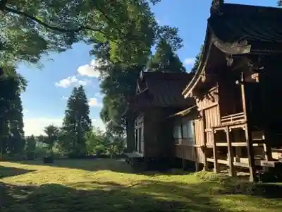 諏訪神社の本殿