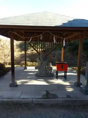 雷電神社の像