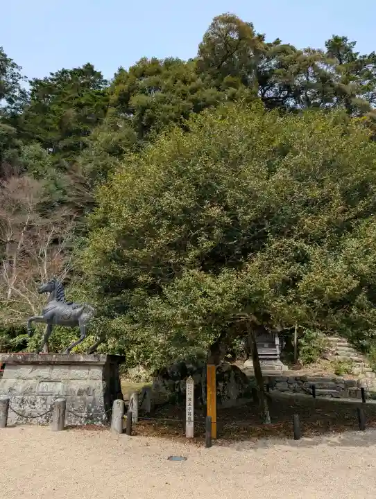 山王宮日吉神社の{uncategorized: "未分類", other: "その他", undefined: "問題あり", building: "その他建物", grave: "お墓", sacred_gate: "鳥居", guardian: "狛犬", statue: "像", buddha: "仏像", history: "歴史", nature: "自然", garden: "庭園", animal: "動物", pagoda: "塔", temizu: "手水舎", mountain_gate: "山門・神門", sanctuary: "本殿・本堂", subordinate: "末社・摂社", art: "芸術", scenery: "景色", jizo: "地蔵", ema: "絵馬", goshuin: "御朱印", omikuji: "おみくじ", items: "授与品その他", amulet: "お守り", goshuincho: "御朱印帳", eats: "食事", festival: "お祭り", votive_dance: "神楽", shichigosan: "七五三参", wedding: "結婚式", experience: "体験その他", initially: "初詣", around: "周辺", anti_infection: "感染症対策"}