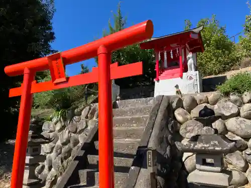 差出磯大嶽山神社 仕事と健康と厄よけの神さまの末社