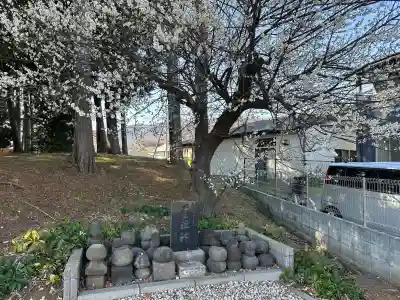 雷電神社の{uncategorized: "未分類", other: "その他", undefined: "問題あり", building: "その他建物", grave: "お墓", sacred_gate: "鳥居", guardian: "狛犬", statue: "像", buddha: "仏像", history: "歴史", nature: "自然", garden: "庭園", animal: "動物", pagoda: "塔", temizu: "手水舎", mountain_gate: "山門・神門", sanctuary: "本殿・本堂", subordinate: "末社・摂社", art: "芸術", scenery: "景色", jizo: "地蔵", ema: "絵馬", goshuin: "御朱印", omikuji: "おみくじ", items: "授与品その他", amulet: "お守り", goshuincho: "御朱印帳", eats: "食事", festival: "お祭り", votive_dance: "神楽", shichigosan: "七五三参", wedding: "結婚式", experience: "体験その他", initially: "初詣", around: "周辺", anti_infection: "感染症対策"}
