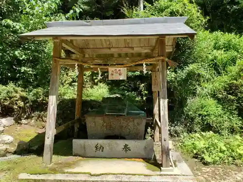 駒宇佐八幡神社の手水舎