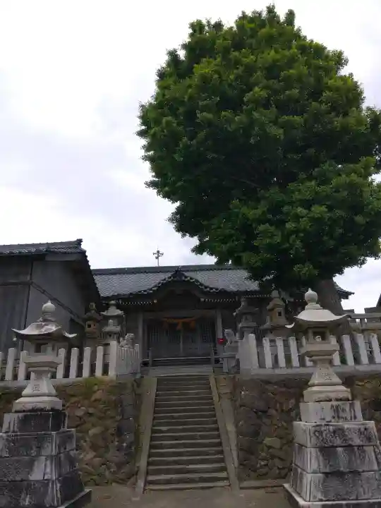 日吉神社の{uncategorized: "未分類", other: "その他", undefined: "問題あり", building: "その他建物", grave: "お墓", sacred_gate: "鳥居", guardian: "狛犬", statue: "像", buddha: "仏像", history: "歴史", nature: "自然", garden: "庭園", animal: "動物", pagoda: "塔", temizu: "手水舎", mountain_gate: "山門・神門", sanctuary: "本殿・本堂", subordinate: "末社・摂社", art: "芸術", scenery: "景色", jizo: "地蔵", ema: "絵馬", goshuin: "御朱印", omikuji: "おみくじ", items: "授与品その他", amulet: "お守り", goshuincho: "御朱印帳", eats: "食事", festival: "お祭り", votive_dance: "神楽", shichigosan: "七五三参", wedding: "結婚式", experience: "体験その他", initially: "初詣", around: "周辺", anti_infection: "感染症対策"}