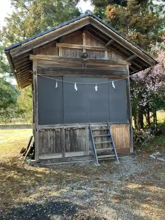 宇都宮神社(白岩町)の{uncategorized: "未分類", other: "その他", undefined: "問題あり", building: "その他建物", grave: "お墓", sacred_gate: "鳥居", guardian: "狛犬", statue: "像", buddha: "仏像", history: "歴史", nature: "自然", garden: "庭園", animal: "動物", pagoda: "塔", temizu: "手水舎", mountain_gate: "山門・神門", sanctuary: "本殿・本堂", subordinate: "末社・摂社", art: "芸術", scenery: "景色", jizo: "地蔵", ema: "絵馬", goshuin: "御朱印", omikuji: "おみくじ", items: "授与品その他", amulet: "お守り", goshuincho: "御朱印帳", eats: "食事", festival: "お祭り", votive_dance: "神楽", shichigosan: "七五三参", wedding: "結婚式", experience: "体験その他", initially: "初詣", around: "周辺", anti_infection: "感染症対策"}
