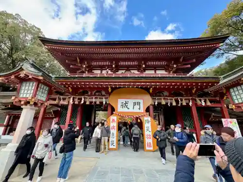 太宰府天満宮の{uncategorized: "未分類", other: "その他", undefined: "問題あり", building: "その他建物", grave: "お墓", sacred_gate: "鳥居", guardian: "狛犬", statue: "像", buddha: "仏像", history: "歴史", nature: "自然", garden: "庭園", animal: "動物", pagoda: "塔", temizu: "手水舎", mountain_gate: "山門・神門", sanctuary: "本殿・本堂", subordinate: "末社・摂社", art: "芸術", scenery: "景色", jizo: "地蔵", ema: "絵馬", goshuin: "御朱印", omikuji: "おみくじ", items: "授与品その他", amulet: "お守り", goshuincho: "御朱印帳", eats: "食事", festival: "お祭り", votive_dance: "神楽", shichigosan: "七五三参", wedding: "結婚式", experience: "体験その他", initially: "初詣", around: "周辺", anti_infection: "感染症対策"}