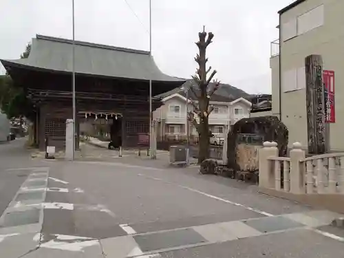 土佐神社の山門