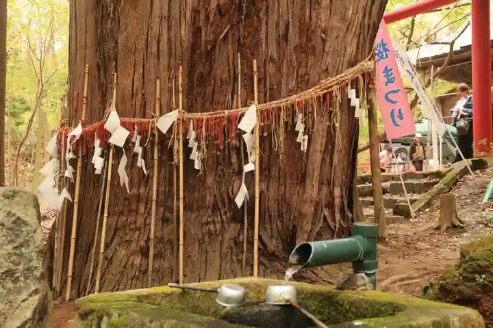 磐椅神社の手水舎