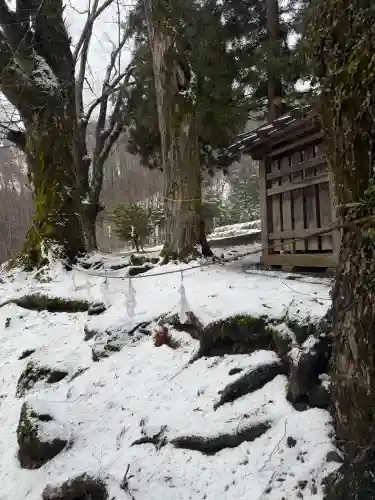 諏訪大社上社前宮の{uncategorized: "未分類", other: "その他", undefined: "問題あり", building: "その他建物", grave: "お墓", sacred_gate: "鳥居", guardian: "狛犬", statue: "像", buddha: "仏像", history: "歴史", nature: "自然", garden: "庭園", animal: "動物", pagoda: "塔", temizu: "手水舎", mountain_gate: "山門・神門", sanctuary: "本殿・本堂", subordinate: "末社・摂社", art: "芸術", scenery: "景色", jizo: "地蔵", ema: "絵馬", goshuin: "御朱印", omikuji: "おみくじ", items: "授与品その他", amulet: "お守り", goshuincho: "御朱印帳", eats: "食事", festival: "お祭り", votive_dance: "神楽", shichigosan: "七五三参", wedding: "結婚式", experience: "体験その他", initially: "初詣", around: "周辺", anti_infection: "感染症対策"}