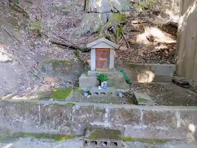 鷲尾神社(吉野町)の末社・摂社