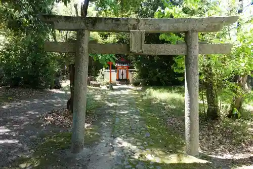 奈良豆比古神社の鳥居