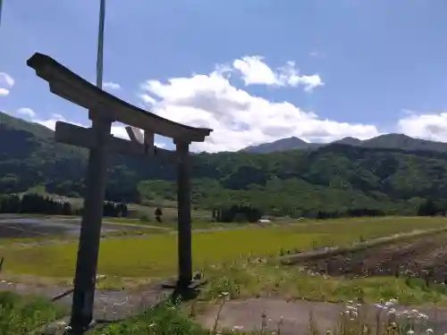 少名彦神社の{uncategorized: "未分類", other: "その他", undefined: "問題あり", building: "その他建物", grave: "お墓", sacred_gate: "鳥居", guardian: "狛犬", statue: "像", buddha: "仏像", history: "歴史", nature: "自然", garden: "庭園", animal: "動物", pagoda: "塔", temizu: "手水舎", mountain_gate: "山門・神門", sanctuary: "本殿・本堂", subordinate: "末社・摂社", art: "芸術", scenery: "景色", jizo: "地蔵", ema: "絵馬", goshuin: "御朱印", omikuji: "おみくじ", items: "授与品その他", amulet: "お守り", goshuincho: "御朱印帳", eats: "食事", festival: "お祭り", votive_dance: "神楽", shichigosan: "七五三参", wedding: "結婚式", experience: "体験その他", initially: "初詣", around: "周辺", anti_infection: "感染症対策"}