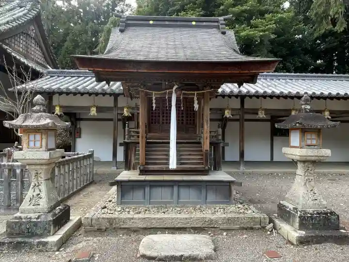 馬見岡綿向神社の{uncategorized: "未分類", other: "その他", undefined: "問題あり", building: "その他建物", grave: "お墓", sacred_gate: "鳥居", guardian: "狛犬", statue: "像", buddha: "仏像", history: "歴史", nature: "自然", garden: "庭園", animal: "動物", pagoda: "塔", temizu: "手水舎", mountain_gate: "山門・神門", sanctuary: "本殿・本堂", subordinate: "末社・摂社", art: "芸術", scenery: "景色", jizo: "地蔵", ema: "絵馬", goshuin: "御朱印", omikuji: "おみくじ", items: "授与品その他", amulet: "お守り", goshuincho: "御朱印帳", eats: "食事", festival: "お祭り", votive_dance: "神楽", shichigosan: "七五三参", wedding: "結婚式", experience: "体験その他", initially: "初詣", around: "周辺", anti_infection: "感染症対策"}