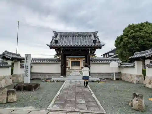 龍徳院の山門