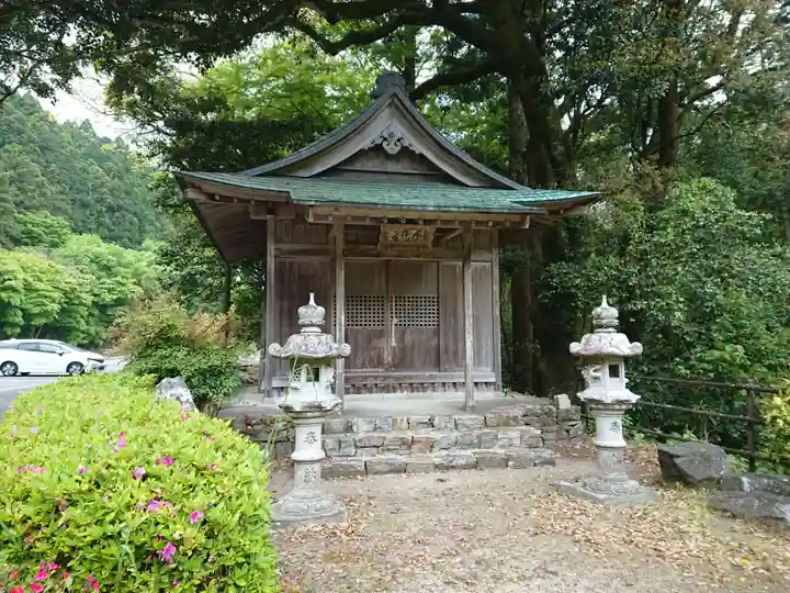 布瀧不動堂の本殿・本堂