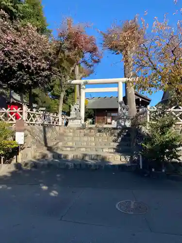 日々神社の鳥居