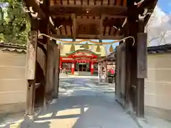 呉服神社の山門