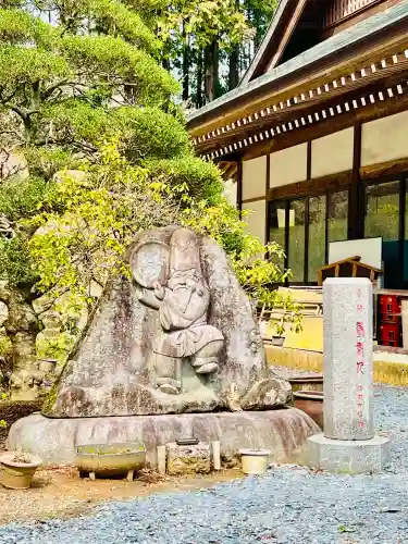 徳蔵寺の{uncategorized: "未分類", other: "その他", undefined: "問題あり", building: "その他建物", grave: "お墓", sacred_gate: "鳥居", guardian: "狛犬", statue: "像", buddha: "仏像", history: "歴史", nature: "自然", garden: "庭園", animal: "動物", pagoda: "塔", temizu: "手水舎", mountain_gate: "山門・神門", sanctuary: "本殿・本堂", subordinate: "末社・摂社", art: "芸術", scenery: "景色", jizo: "地蔵", ema: "絵馬", goshuin: "御朱印", omikuji: "おみくじ", items: "授与品その他", amulet: "お守り", goshuincho: "御朱印帳", eats: "食事", festival: "お祭り", votive_dance: "神楽", shichigosan: "七五三参", wedding: "結婚式", experience: "体験その他", initially: "初詣", around: "周辺", anti_infection: "感染症対策"}