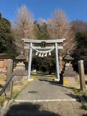 諏訪神社の{uncategorized: "未分類", other: "その他", undefined: "問題あり", building: "その他建物", grave: "お墓", sacred_gate: "鳥居", guardian: "狛犬", statue: "像", buddha: "仏像", history: "歴史", nature: "自然", garden: "庭園", animal: "動物", pagoda: "塔", temizu: "手水舎", mountain_gate: "山門・神門", sanctuary: "本殿・本堂", subordinate: "末社・摂社", art: "芸術", scenery: "景色", jizo: "地蔵", ema: "絵馬", goshuin: "御朱印", omikuji: "おみくじ", items: "授与品その他", amulet: "お守り", goshuincho: "御朱印帳", eats: "食事", festival: "お祭り", votive_dance: "神楽", shichigosan: "七五三参", wedding: "結婚式", experience: "体験その他", initially: "初詣", around: "周辺", anti_infection: "感染症対策"}