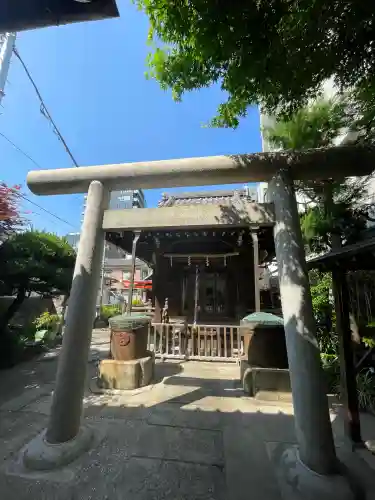 丸山神社の{uncategorized: "未分類", other: "その他", undefined: "問題あり", building: "その他建物", grave: "お墓", sacred_gate: "鳥居", guardian: "狛犬", statue: "像", buddha: "仏像", history: "歴史", nature: "自然", garden: "庭園", animal: "動物", pagoda: "塔", temizu: "手水舎", mountain_gate: "山門・神門", sanctuary: "本殿・本堂", subordinate: "末社・摂社", art: "芸術", scenery: "景色", jizo: "地蔵", ema: "絵馬", goshuin: "御朱印", omikuji: "おみくじ", items: "授与品その他", amulet: "お守り", goshuincho: "御朱印帳", eats: "食事", festival: "お祭り", votive_dance: "神楽", shichigosan: "七五三参", wedding: "結婚式", experience: "体験その他", initially: "初詣", around: "周辺", anti_infection: "感染症対策"}