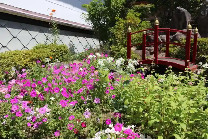大鏑神社の庭園