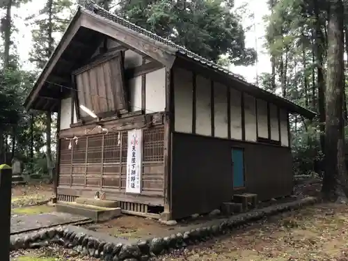 小被神社の本殿