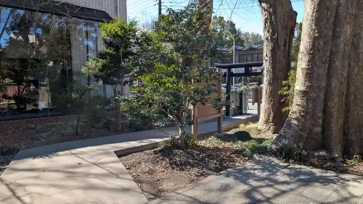 柞祖霊社の庭園