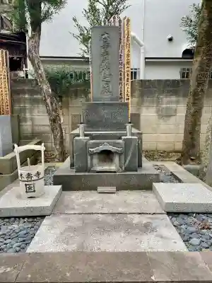 本寿寺の{uncategorized: "未分類", other: "その他", undefined: "問題あり", building: "その他建物", grave: "お墓", sacred_gate: "鳥居", guardian: "狛犬", statue: "像", buddha: "仏像", history: "歴史", nature: "自然", garden: "庭園", animal: "動物", pagoda: "塔", temizu: "手水舎", mountain_gate: "山門・神門", sanctuary: "本殿・本堂", subordinate: "末社・摂社", art: "芸術", scenery: "景色", jizo: "地蔵", ema: "絵馬", goshuin: "御朱印", omikuji: "おみくじ", items: "授与品その他", amulet: "お守り", goshuincho: "御朱印帳", eats: "食事", festival: "お祭り", votive_dance: "神楽", shichigosan: "七五三参", wedding: "結婚式", experience: "体験その他", initially: "初詣", around: "周辺", anti_infection: "感染症対策"}