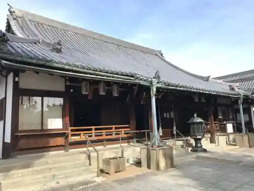 法楽寺の本殿・本堂