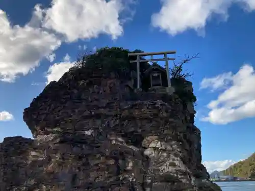 稲佐の浜　弁天島の鳥居