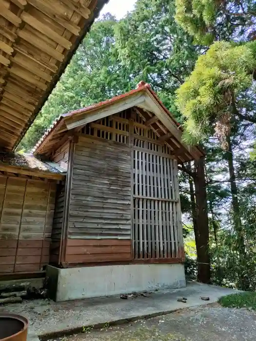 出羽神社の本殿